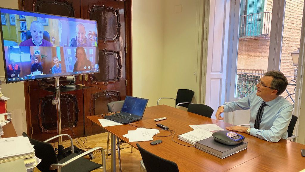 Cuatro héroes confinados para garantizar el suministro de agua en Murcia Cuatro héroes confinados para garantizar el suministro de agua en Murcia