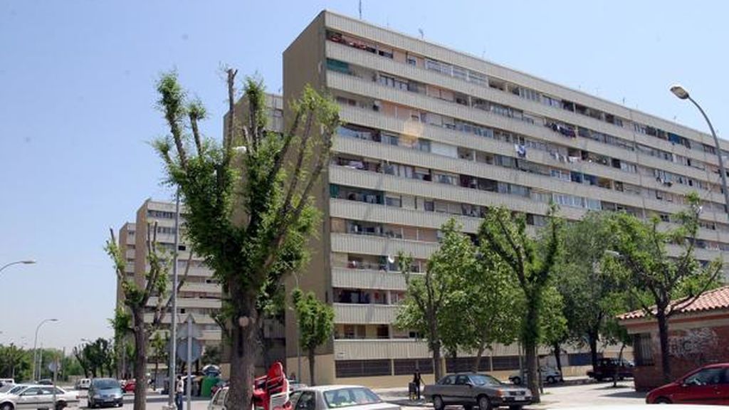 Los vecinos del problemático barrio de La Mina, en Barcelona, se vuelca