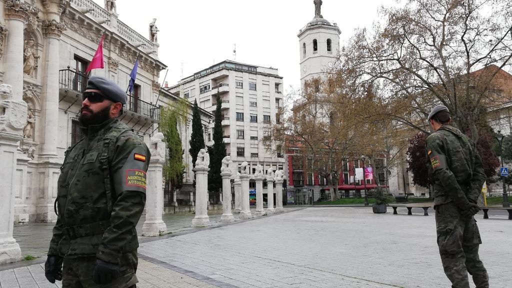 Efectivos de la Brilat en la plaza de la Universidad de Valladolid. Efectivos de la Brilat en la plaza de la Universidad de Valladolid.