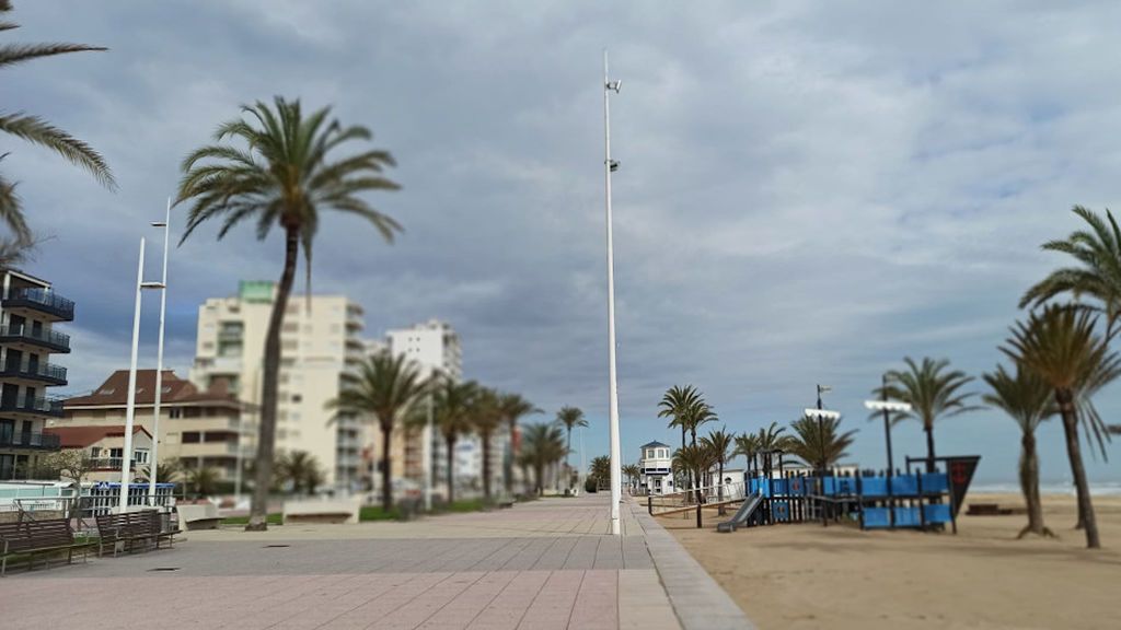 Paseo marítimo Gandía desierto