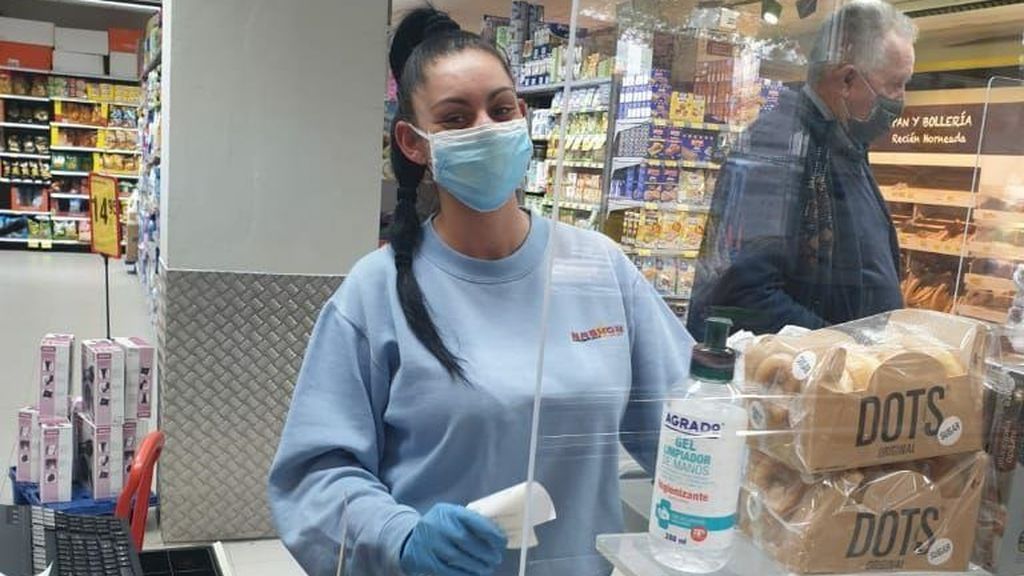 Una cadena de supermercados de Málaga premia el esfuerzo de sus empleados con 200 euros Una cadena de supermercados de Málaga premia el esfuerzo de sus empleados con 200 euros