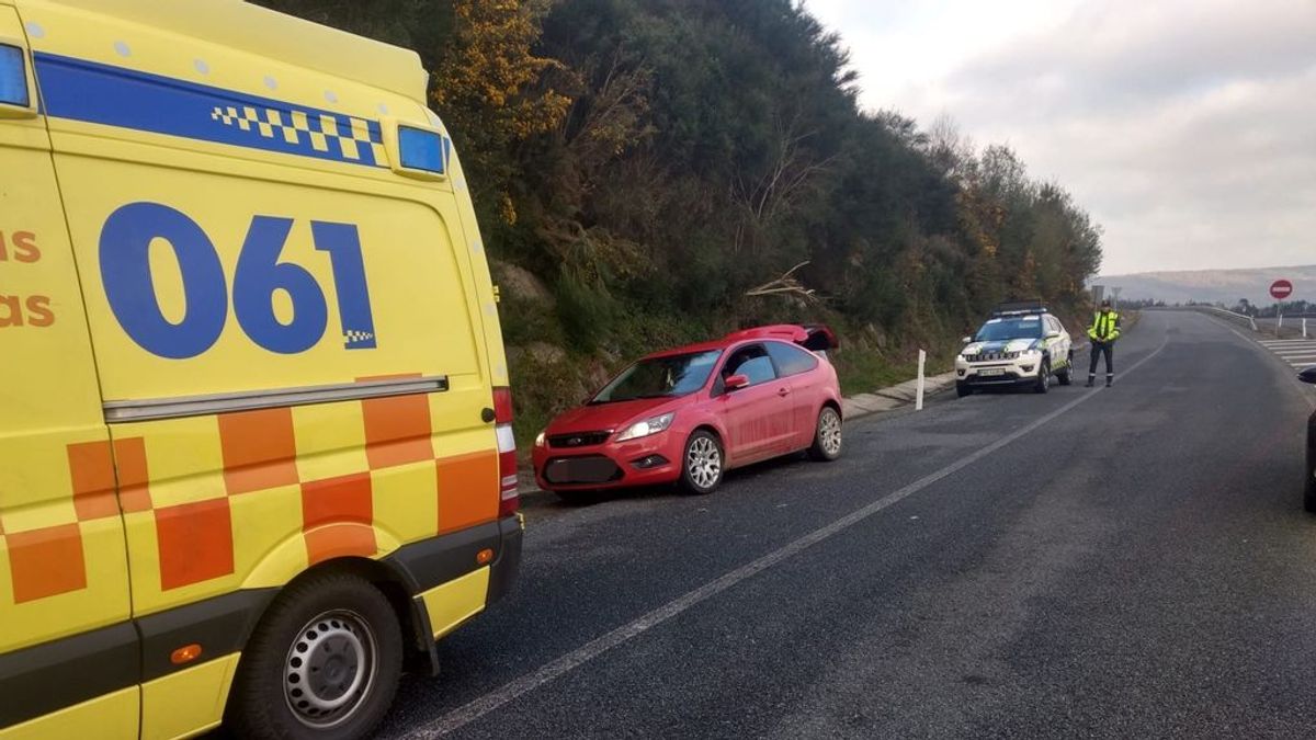 La Guardia Civil asiste un parto en un arcén de una autopista en Lugo