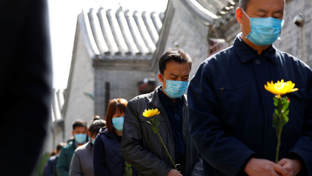 Luto nacional y ofrendas en streaming en China por las muertes del coronavirus