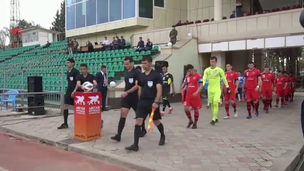 El fútbol sigue dando alegrías en Tayikistan a pesar de la amenaza del Covid-19
