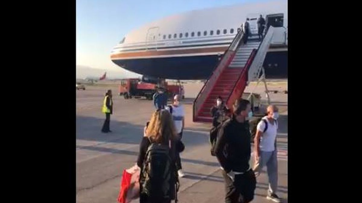 Aterriza en Madrid el vuelo fletado por el Gobierno para repatriar a 200 turistas de India
