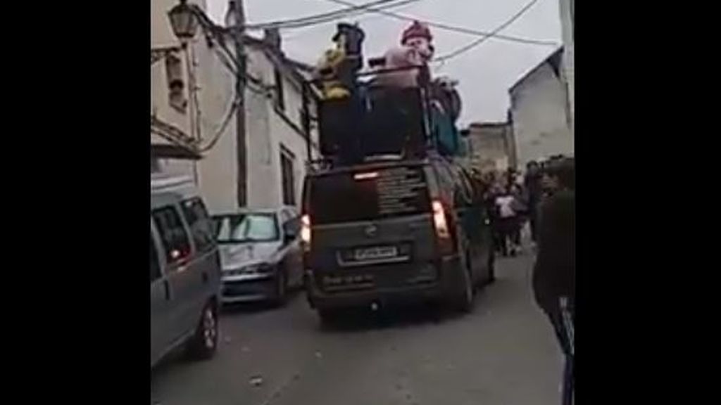 Un pueblo de Jaén organiza una fiesta en plena calle 