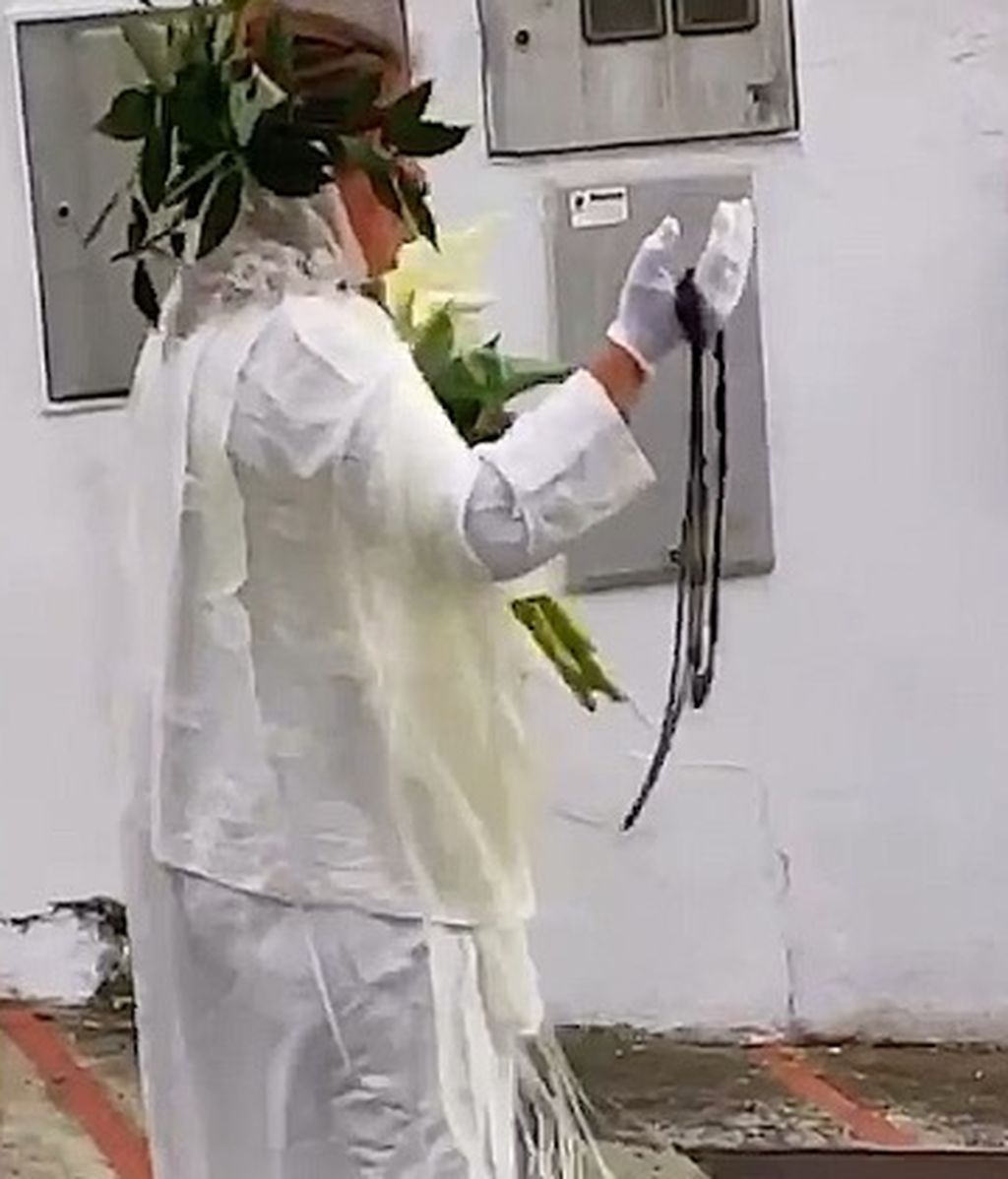 Otra integrante de la falsa procesión