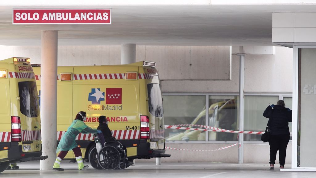 Las urgencias de Madrid bajan de 1.955 pacientes a 390, un 80 % menos en una semana Las urgencias de Madrid bajan de 1.955 pacientes a 390, un 80 % menos en una semana