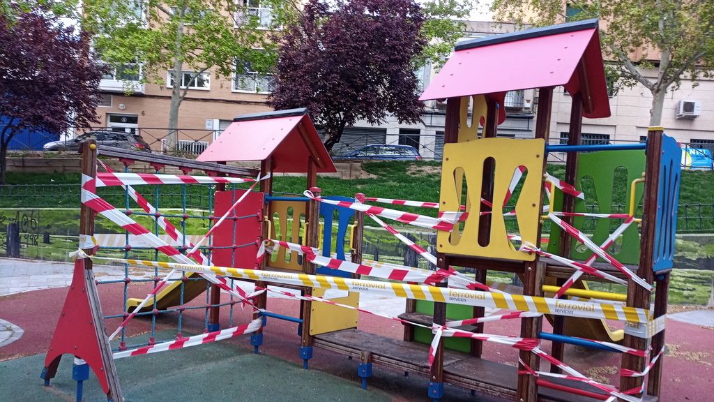 Un tobogán precintado