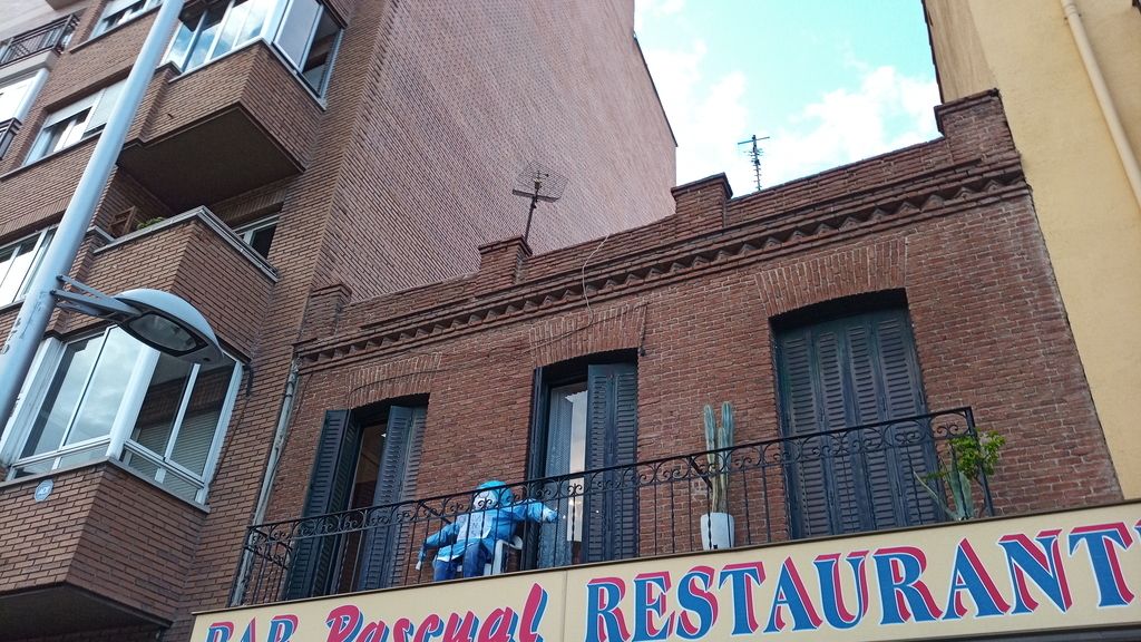 Un muñeco de un sanitario