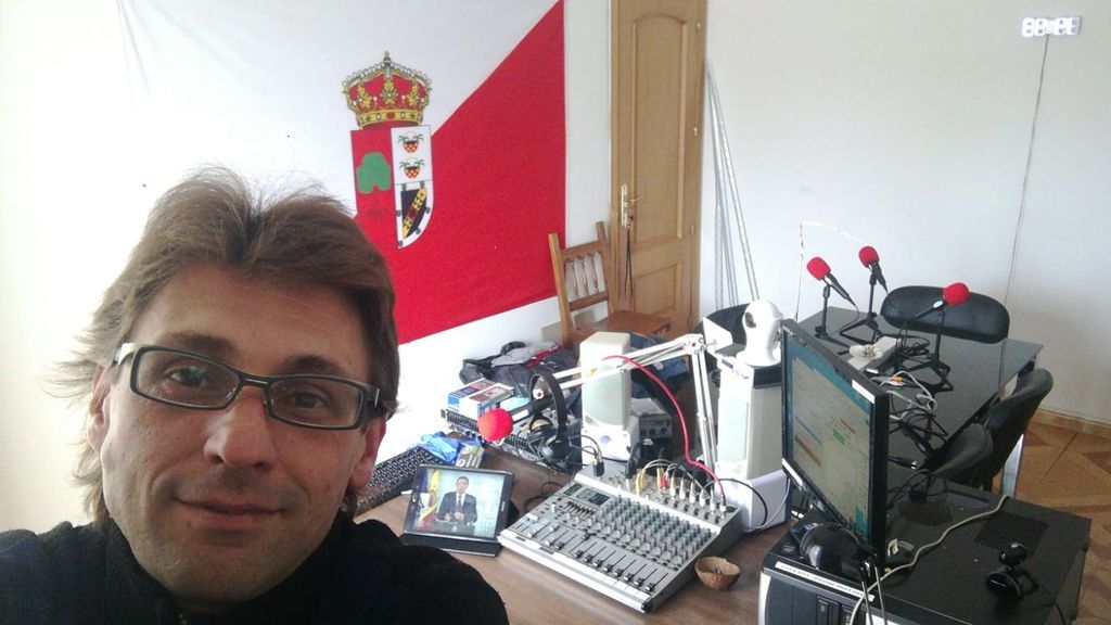 Manuel Méndez en el estudio de La Buena Onda Radio Manuel Méndez en el estudio de La Buena Onda Radio