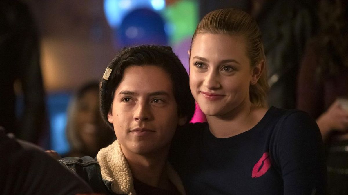 Lili Reinhart y Cole Sprouse Lili Reinhart y Cole Sprouse