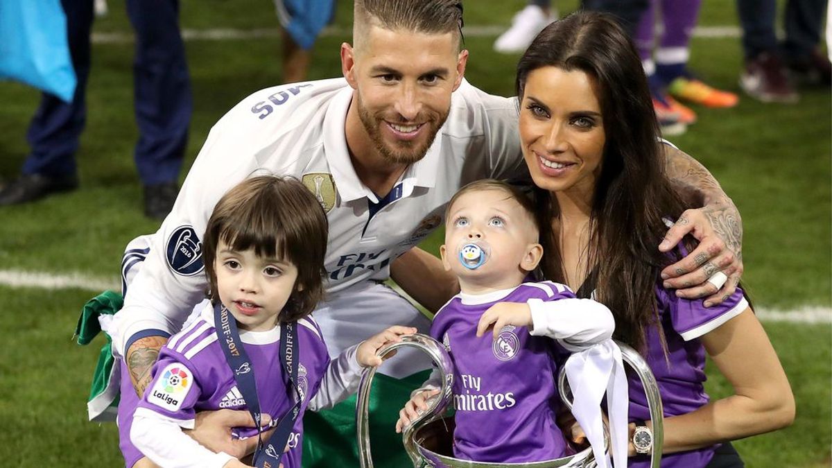 Sergio Ramos recuerda un beso a Pilar Rubio con su hijo pequeño viéndolos escondido dentro de una Champions