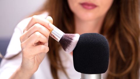 ASMR: influencers que te ayudarán a dormir - Divinity