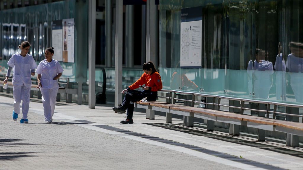 Madrid comienza el repliegue de los hospitales y dejará Ifema por si hay una "segunda oleada" del COVID-19 Madrid comienza el repliegue de los hospitales y dejará Ifema por si hay una "segunda oleada" del COVID-19