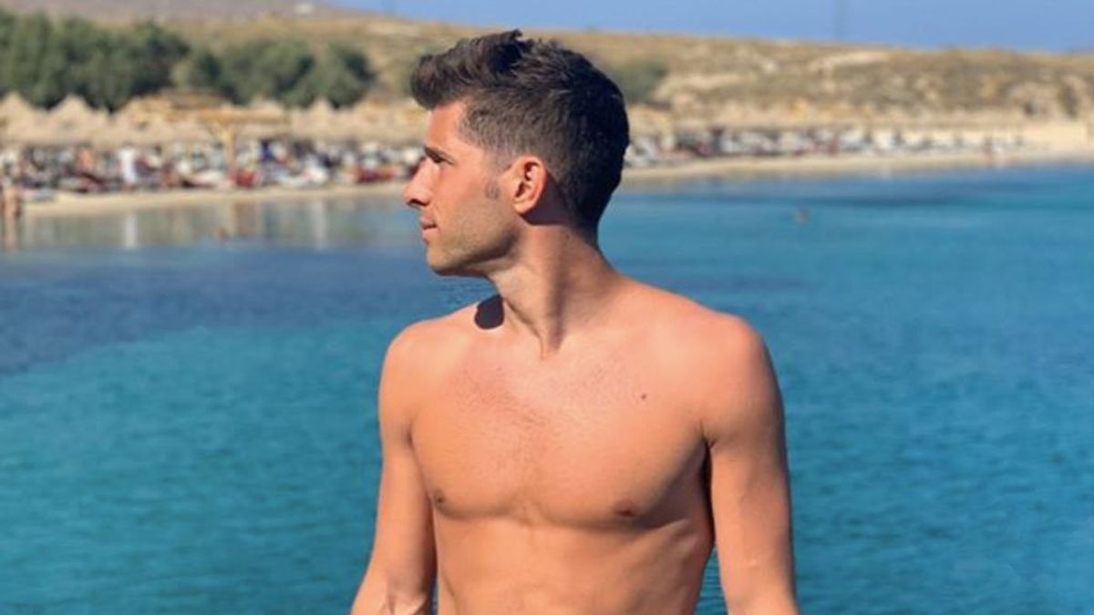 Sergi Roberto sorprende a sus seguidores tatuándose todo el pecho: "Tu elegancia no la puedes perder" Sergi Roberto sorprende a sus seguidores tatuándose todo el pecho: "Tu elegancia no la puedes perder"