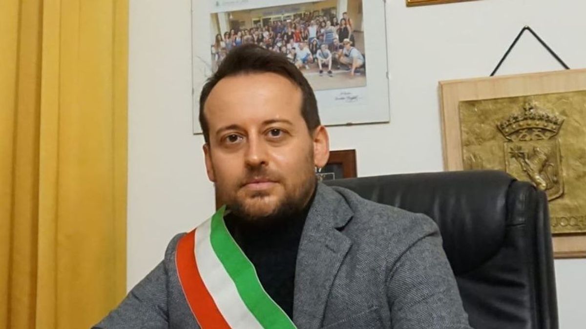 "¿Les queda alguna neurona?", la bronca de un alcalde italiano a sus vecinos por no guardar la cuarentena "¿Les queda alguna neurona?", la bronca de un alcalde italiano a sus vecinos por no guardar la cuarentena