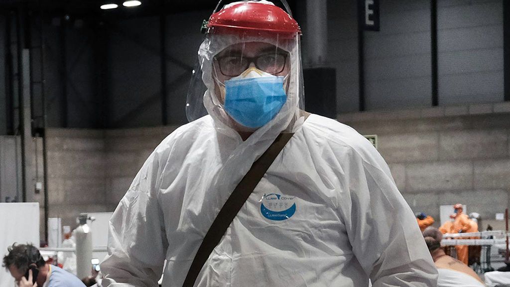 Pedro Armestre, el fotógrafo que ha retratado en primera persona el hospital de IFEMA desde dentro