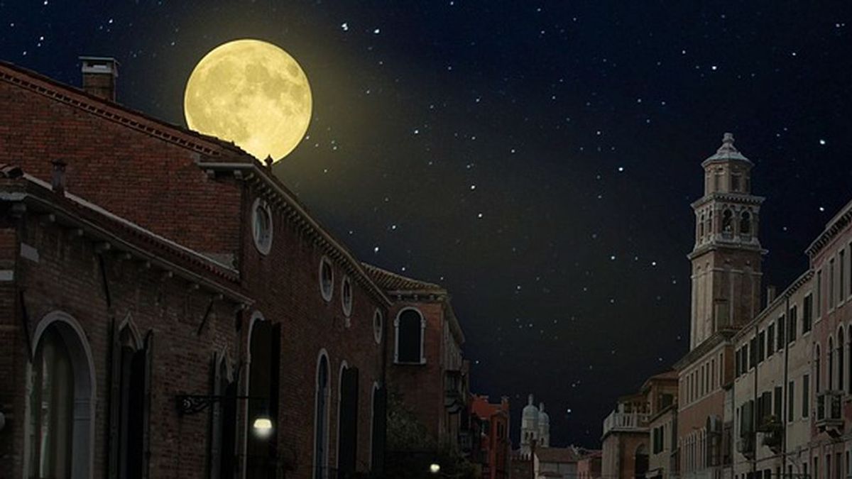 Llega la superluna rosada: fotografiarla desde el balcón es fácil y posible
