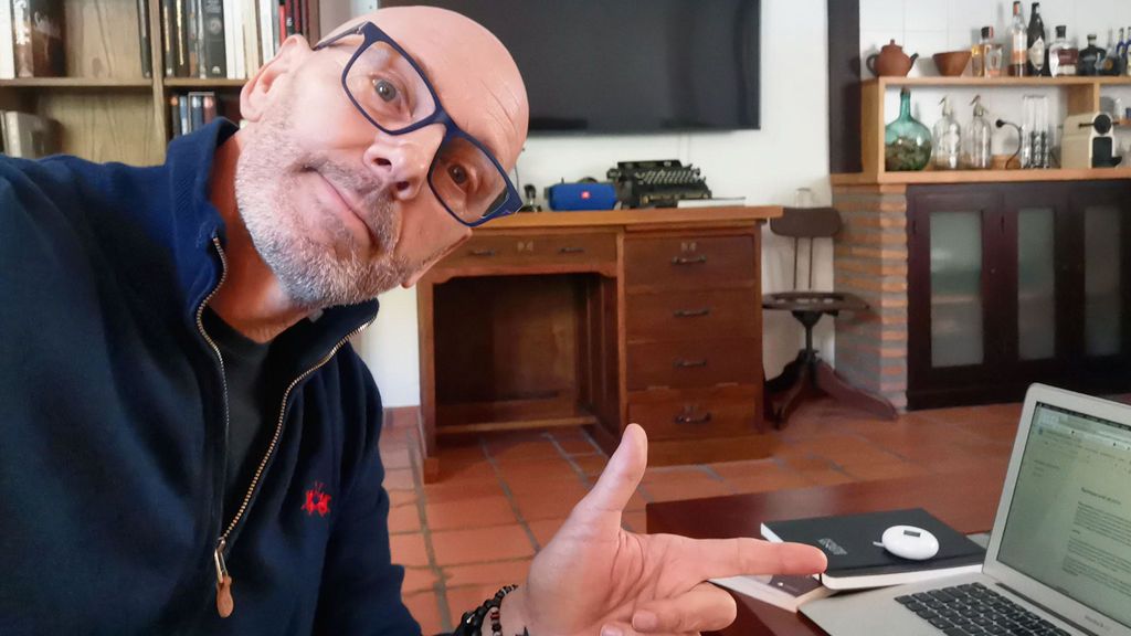 Agenda para una cuarentena 8 de abril: 'confitados' en casa con el fotógrafo Pepe Castro, cita con Benardo Atxaga y subidón con Shinova Rock