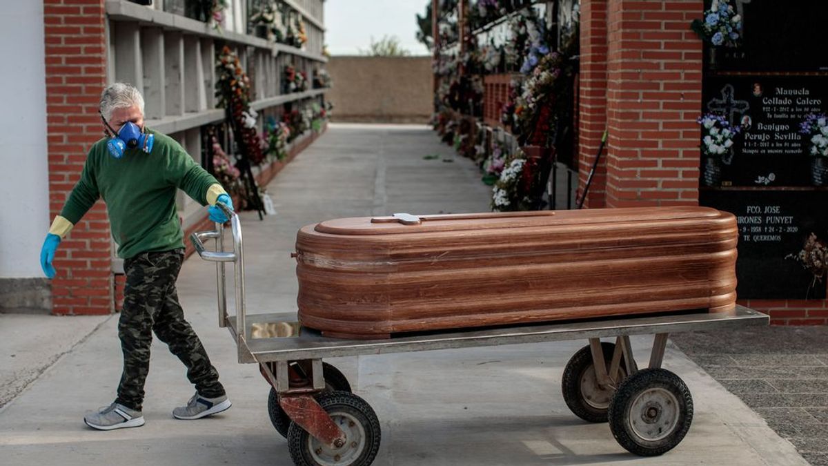 El doloroso recuento de muertos en residencias: más de 8.500 fallecidos con sospechas de coronavirus El doloroso recuento de muertos en residencias: más de 8.500 fallecidos con sospechas de coronavirus