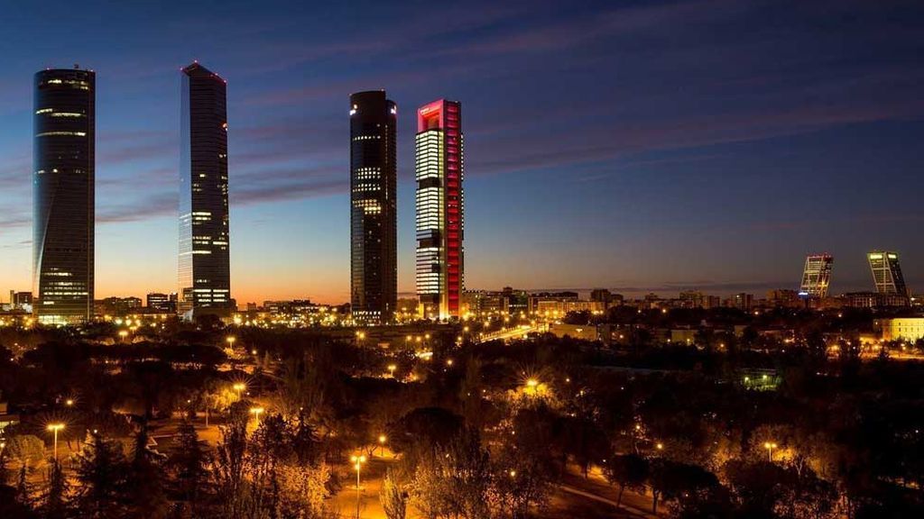 Imagen Torres de Madrid al atardecer