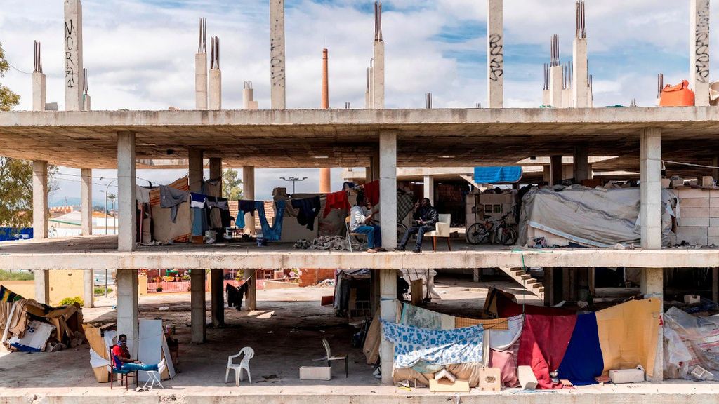 50 inmigrantes obligados a confinarse en un edificio en obras en Murcia 50 inmigrantes obligados a confinarse en un edificio en obras en Murcia