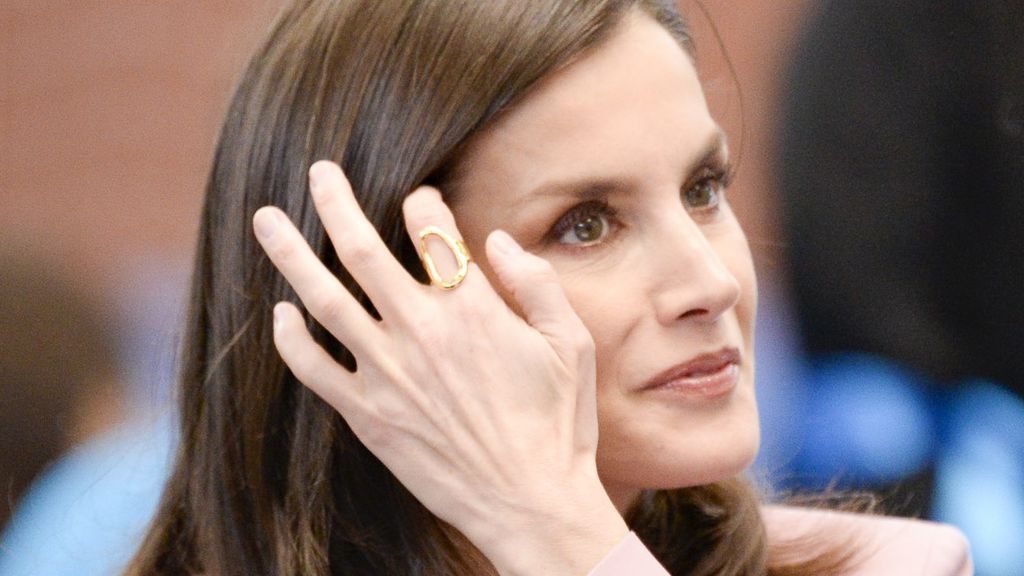 Tinte y cuarentena: la reina Letizia decide dejarse las canas al natural