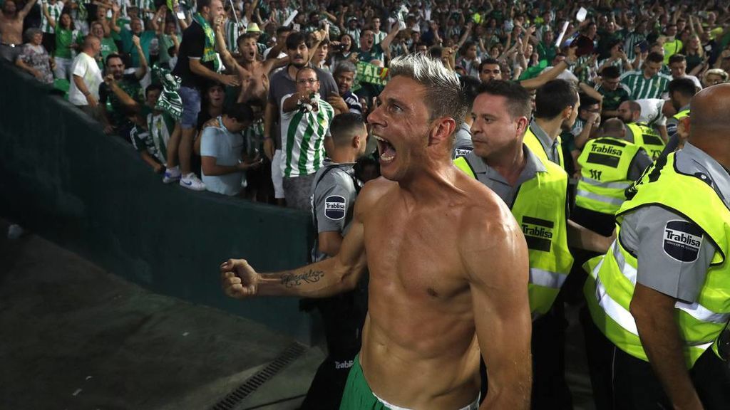 Joaquin tras la victoria del Betis en un derbi Betis - Sevilla