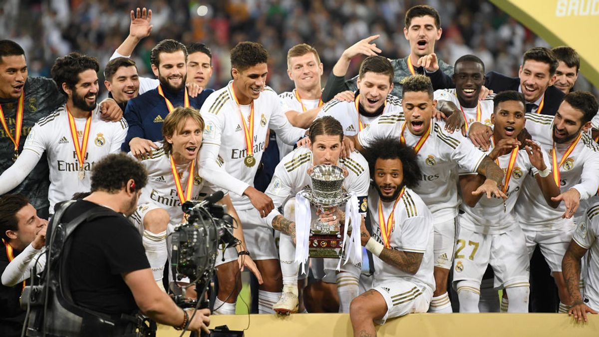 El Real Madrid rebaja los sueldos de jugadores y técnicos un 10% ante el coronavirus El Real Madrid rebaja los sueldos de jugadores y técnicos un 10% ante el coronavirus