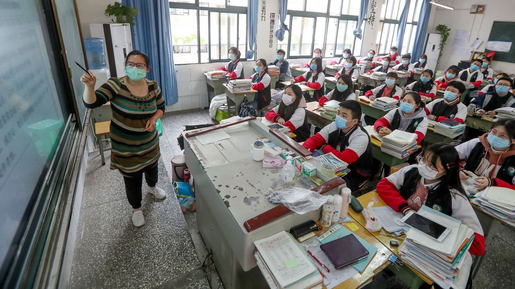 EuropaPress_2789139_09_april_2020_china_chongqing_high_school_grade_students_wearing_face_masks