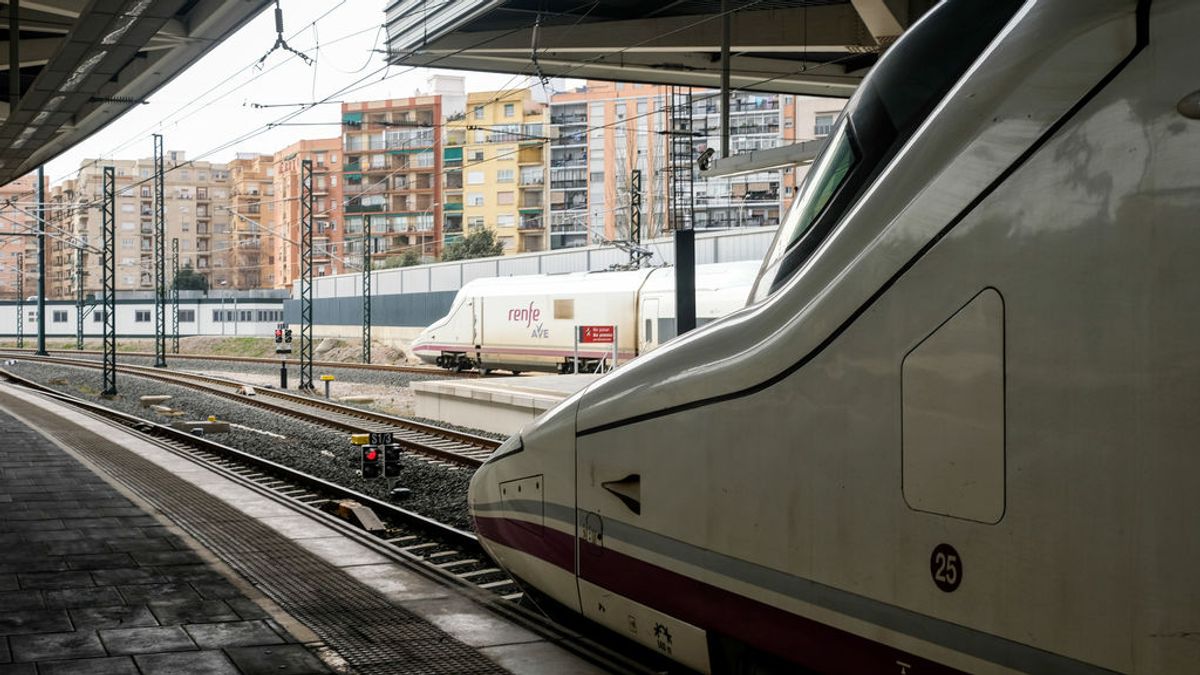 EuropaPress_2608241_cabecera_tren_ave_renfe_vias_estacion_atocha_madrid_23_enero_2020 EuropaPress_2608241_cabecera_tren_ave_renfe_vias_estacion_atocha_madrid_23_enero_2020