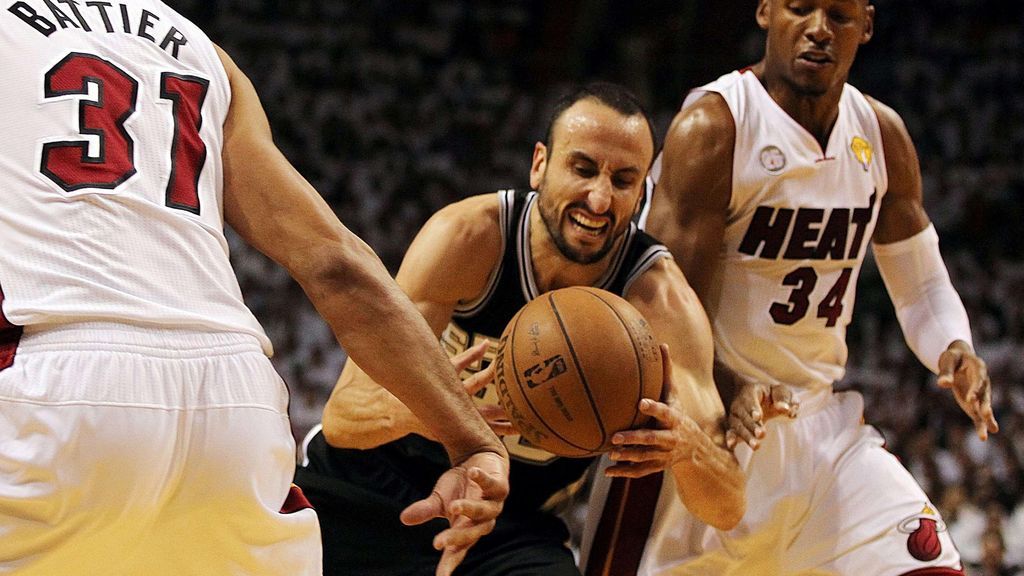 Manu Ginobili durante un partido de los Spurs contra Miami Heat