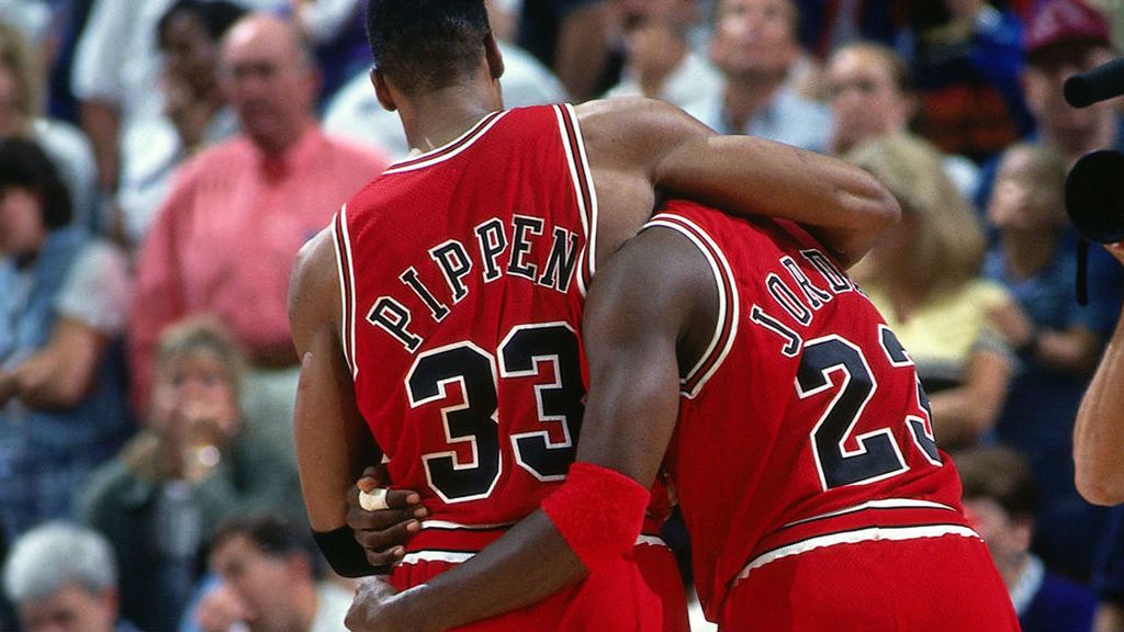Jordan y Pippen jugando en un partido de la NBA con los Chicago Bulls