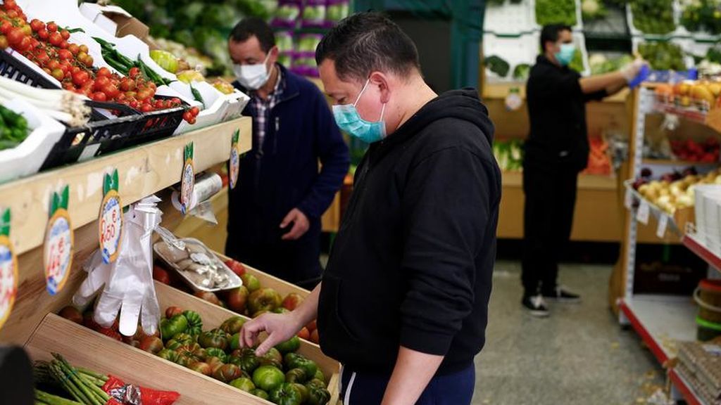 El contagiarnos en un supermercado a través del aire es posible, según un estudio finlandés