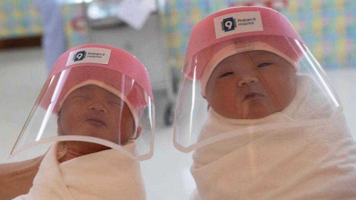 Cascos para proteger a los bebés del coronavirus en los hospitales de Tailandia