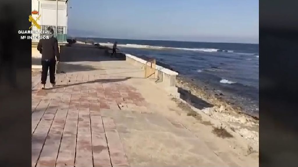 Pillan a una pareja de Alicante haciendo ejercicio en la playa en pleno estado de alarma