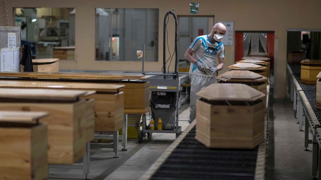 Francia roza los mil muertos en un día y supera las 13.000 víctimas mortales por coronavirus Francia roza los mil muertos en un día y supera las 13.000 víctimas mortales por coronavirus