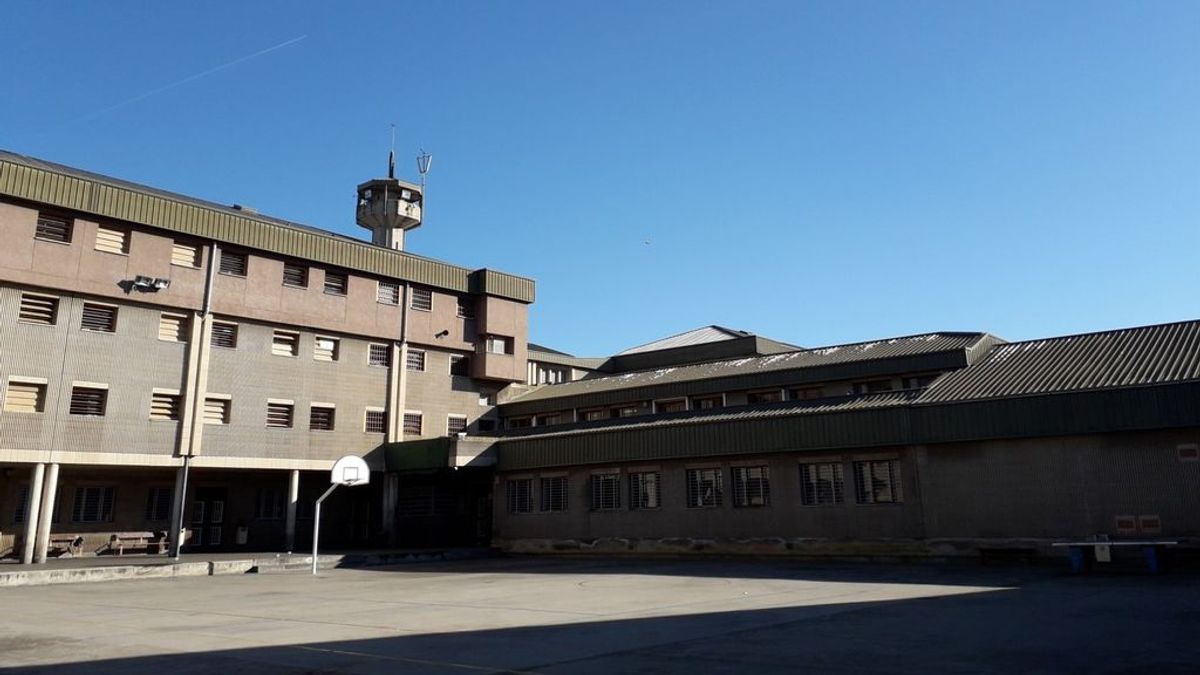La Generalitat instala un hospital de campaña en la prisión barcelonesa de Quatre Camins La Generalitat instala un hospital de campaña en la prisión barcelonesa de Quatre Camins