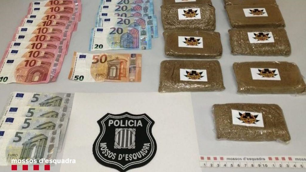 Los Mossos detienen a un hombre que iba "a cortarse el pelo" con un kilo de hachís en Barcelona Los Mossos detienen a un hombre que iba "a cortarse el pelo" con un kilo de hachís en Barcelona