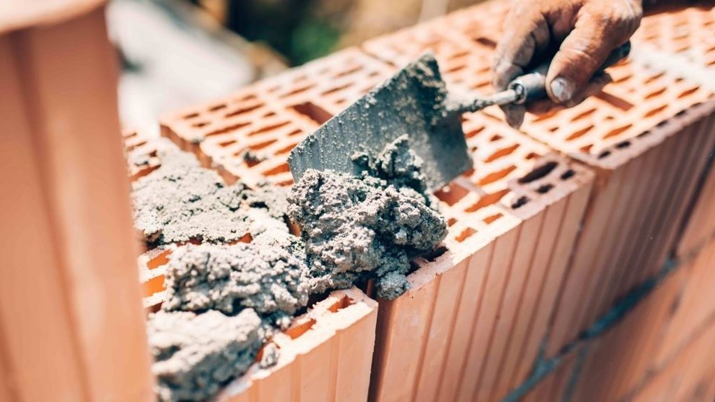 El Gobierno prohíbe la reapertura de las obras en las que los trabajadores se crucen con otras personas El Gobierno prohíbe la reapertura de las obras en las que los trabajadores se crucen con otras personas