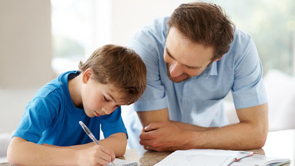 Los padres podrán acompañar a sus hijos en sus tareas del colegio.