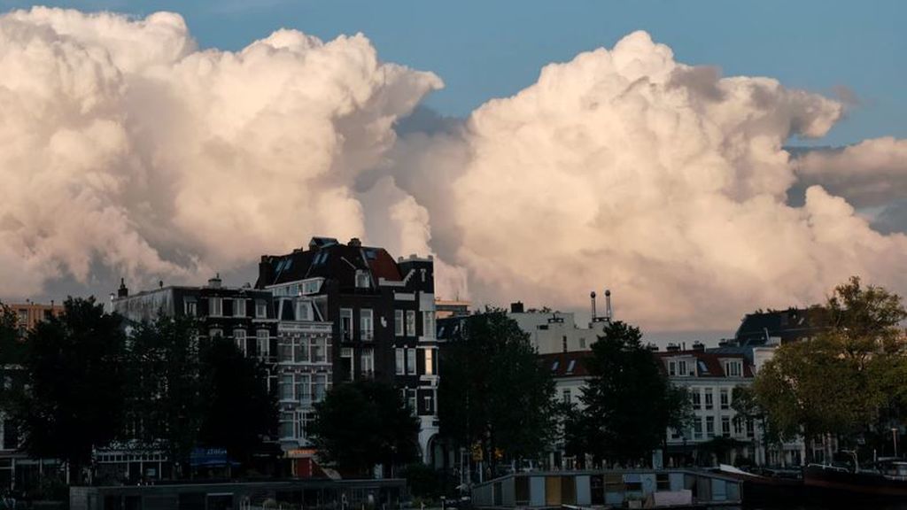 Traducen al español el Atlas Internacional de Nubes: guía para diferenciarlas desde el balcón Traducen al español el Atlas Internacional de Nubes: guía para diferenciarlas desde el balcón