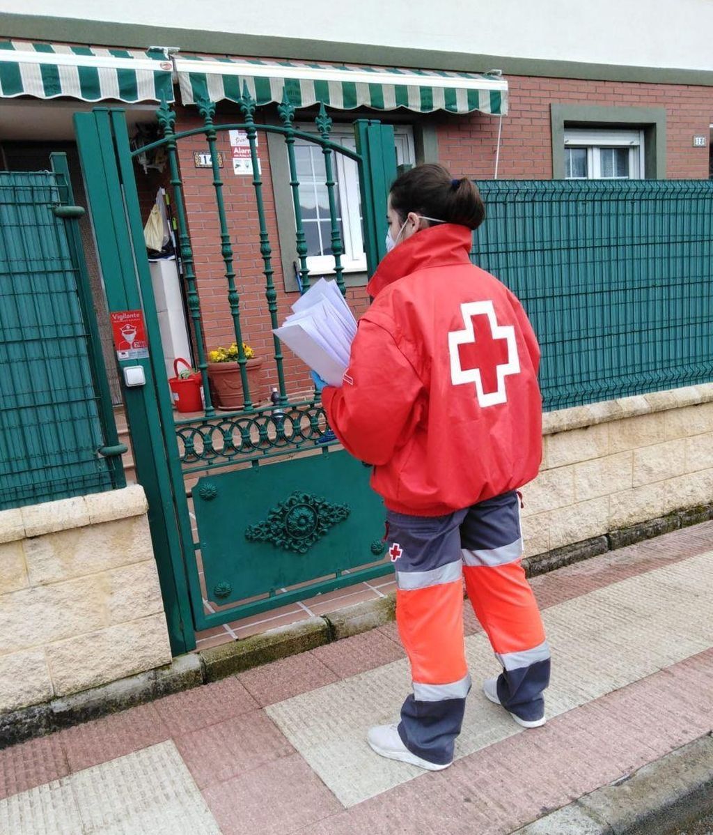 Reparto de mascarillas en Ampuero, Cantabria
