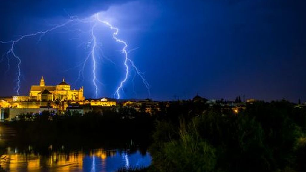 Lluvia por dos borrascas los próximos días: las zonas que acumularán 100 litros/m2 Lluvia por dos borrascas los próximos días: las zonas que acumularán 100 litros/m2