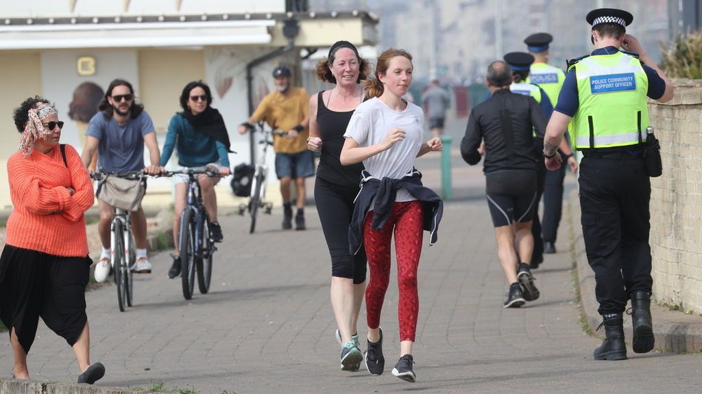 Corriendo en Brighton a pesar confinamiento