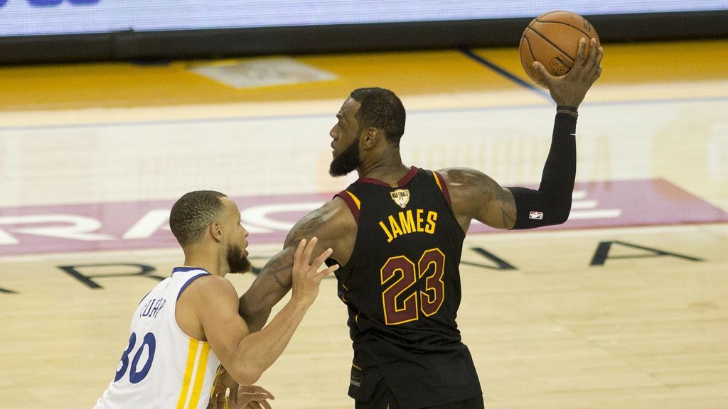 Lebron James jugando un partido en su vuelta a los Cavaliers