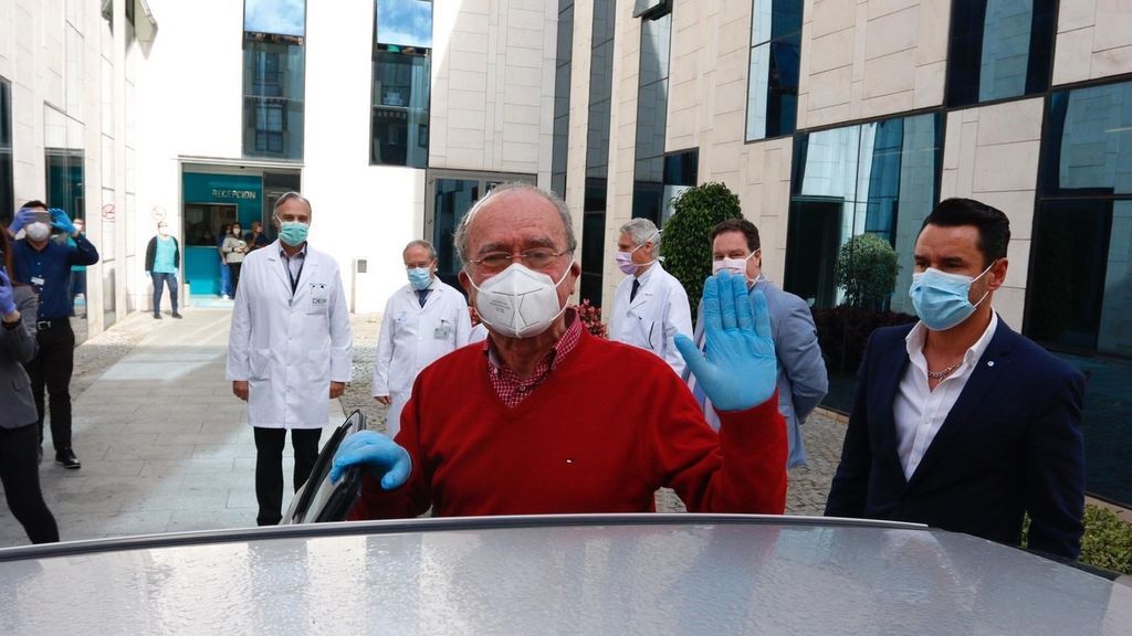 Francisco de la Torre, alcalde de Málaga, abandona el hospital tras sufrir una lesión cerebral Francisco de la Torre, alcalde de Málaga, abandona el hospital tras sufrir una lesión cerebral