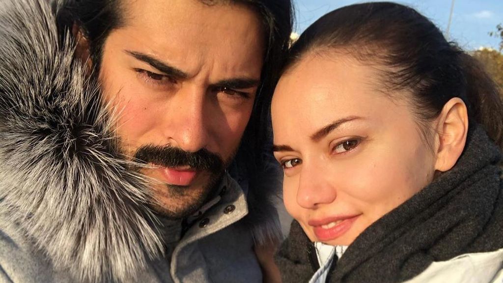 Burak Özcivit  y Fahriye Evcen