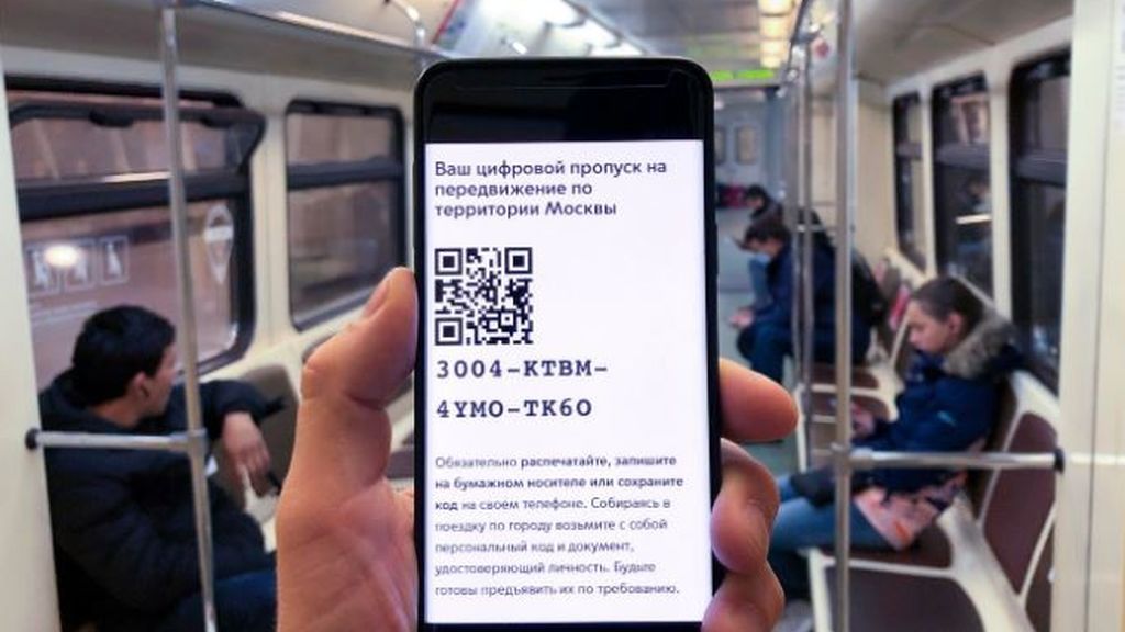 Rusia endurece el confinamiento en Moscú con códigos QR para los ciudadanos